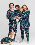 Bijpassende pyjama voor de familie met kerstdinosaurusprint