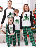 Passender Familien-Pyjama mit grünem Karo-Weihnachtsbaum-Aufdruck